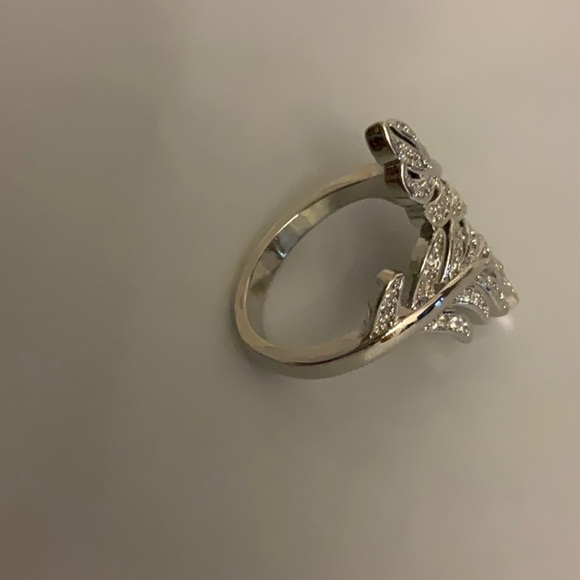 - New sterling silver 925 CZ  leaf 🍃 ring size 8. - Picture 2 of 3